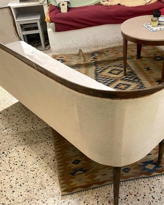 Divano tavoli e tanti mobili per trasferimento