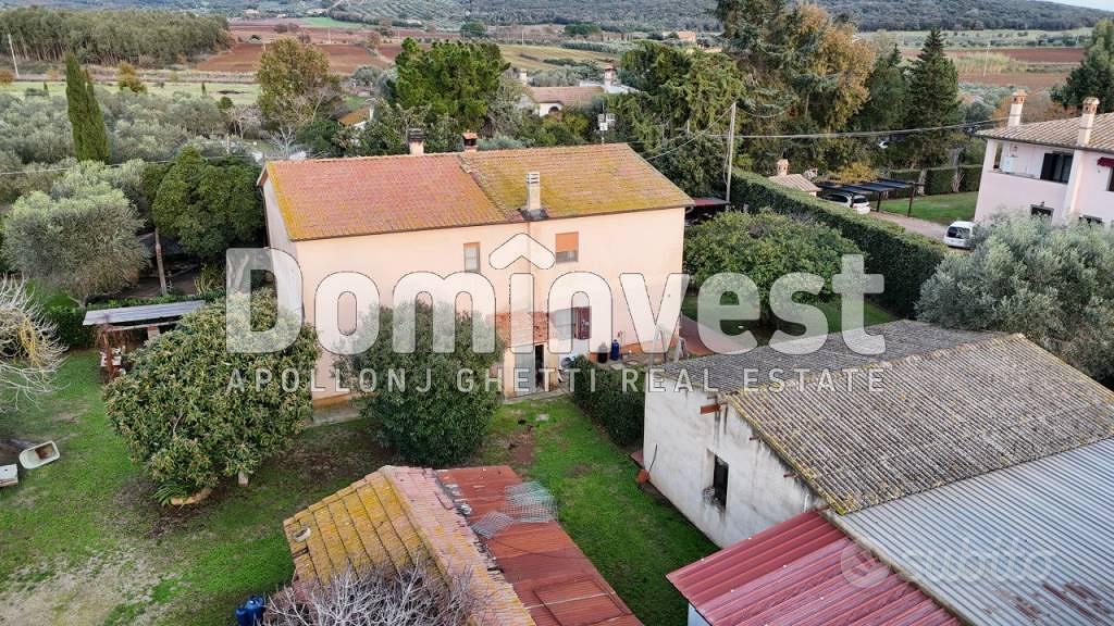 Rustico / Casale di 380 m² con più di 5 locali a C - Vista 5