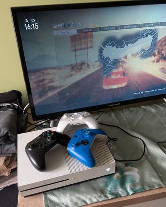 Xbox One S  500 GB + monitor