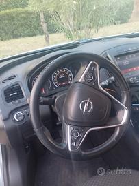 Opel insigna 200TDI cambio automatico pari al 
