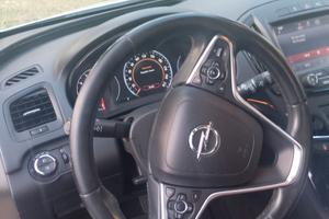 Opel insigna 200TDI cambio automatico pari al 