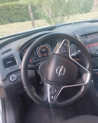 Opel insigna 200TDI cambio automatico pari al 