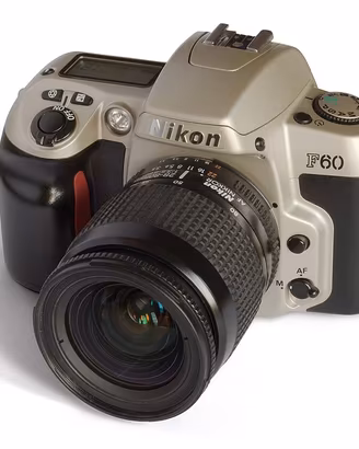 Nikon F60 Silver con obiettivo AF Nikkor 28-80mm