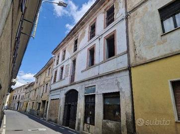 Immobile in asta di 89 m² con 3 locali a Fara Nova