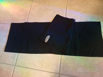 Sciarpa calda di colore nero