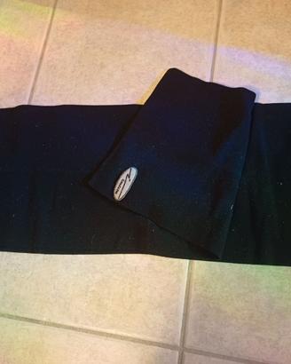 Sciarpa calda di colore nero