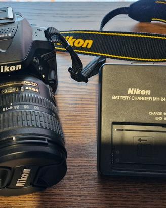 Nikon D5300 con obiettivo Nikon 18-70 f/3,5-4,5 ED