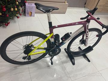 Bici da corsa solo telaio no ruote no gruppo