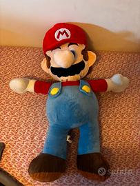 Peluche Super Mario e Pokemon Bulbasaur