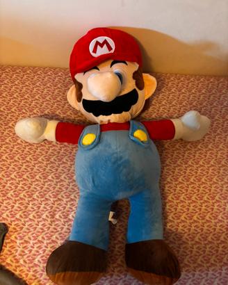 Peluche Super Mario e Pokemon Bulbasaur