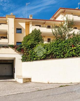 3 LOCALI A MONTE ROMANO
