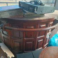 tavoli, sedie,  radio d'epoca 