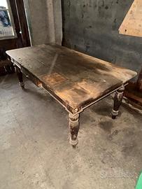 Tavolo in legno anni fine XlX secolo