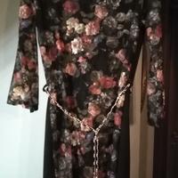 Vestito con motivo floreale