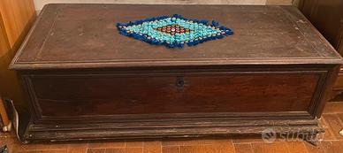 Cassapanca antica  in legno massello