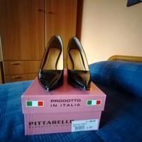 Scarpe décolleté verniciate nere