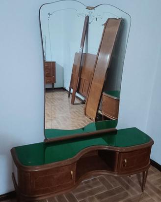 Petineuse o coiffeuse