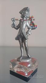STATUETTA IN PELTRO CESELLATO A MANO 