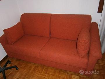 DIVANO LETTO.