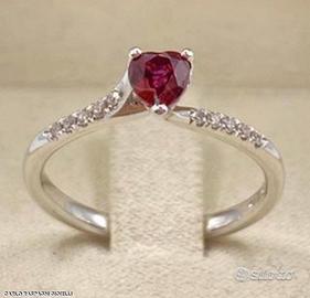 ANELLO ORO 18kt. CON DIAMANTI E RUBINO CUORE