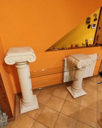 Colonne in pietra leccese con mensole in cristallo
