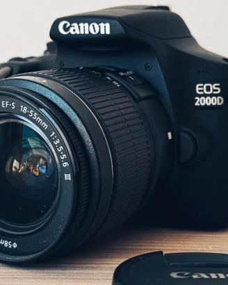 Canon  EOS 2000D + Obiettivo 15-55mm