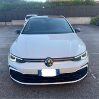 Golf 8 r line 2.0 150cv