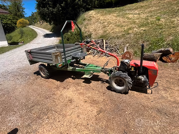 Trattrice agricola