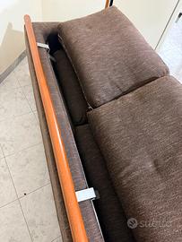 Divano in tessuto marrone - 100 € trattabili