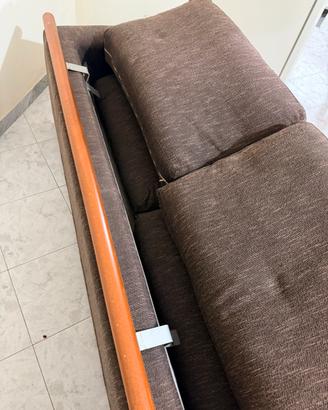 Divano in tessuto marrone - 100 € trattabili