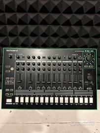 Roland TR-8 rhythm performer