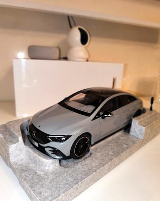 mercedes eqe 1/18 modellino 