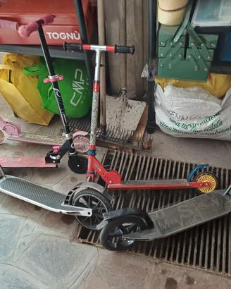 2 monopatini adulto e 2 bimbi