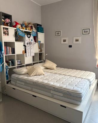 2 letti nordli e libreria kallax