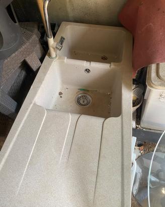 Lavello doppia vasca in pietra con sgocciolatoio