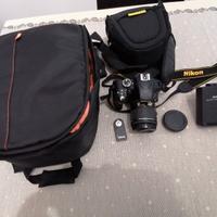Reflex Nikon 3300, obiettivo 18-55, zaino, etc