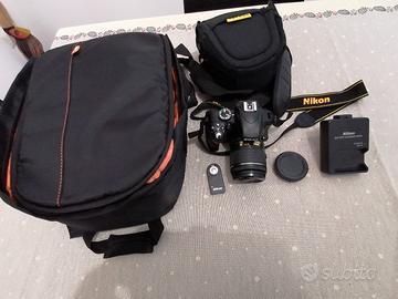 Reflex Nikon 3300, obiettivo 18-55, zaino, etc