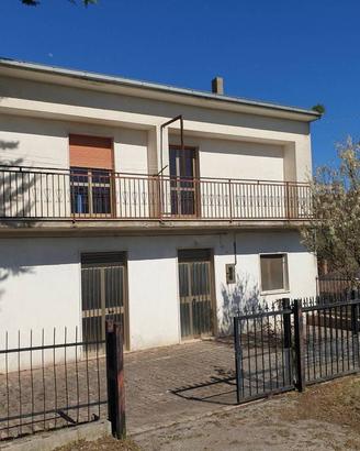 Villa di 160 m² con 5 locali a Andretta