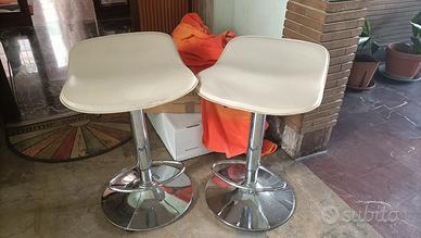 2 sgabelli base in acciaio e seduta in pelle