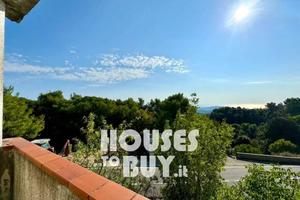 Casa indipendente di 300 m² con più di 5 locali e 