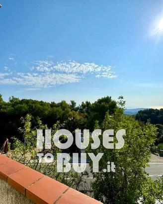 Casa indipendente di 300 m² con più di 5 locali e 