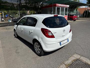 Opel corsa 2011 86cv