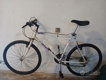 Bicicletta mountan bike