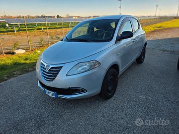 Lancia Ypsilon 0.9 TwinAir 85 CV 5 porte Metano Ec