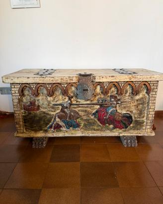 Cassapanca in legno di cedro intagliato