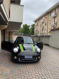 Mini Cooper D Automatica, Eleganza e Sportività