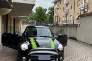 Mini Cooper D Automatica, Eleganza e Sportività