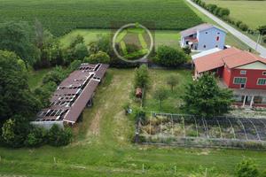 Terreno agricolo con tettoia / deposito