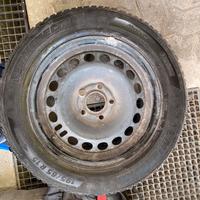 Gomme invernali 195/65 R15 + cerchi in ferro