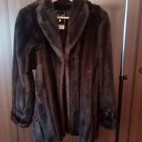 Giacca corta in ecopelliccia marrone